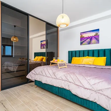 Centre Luxury